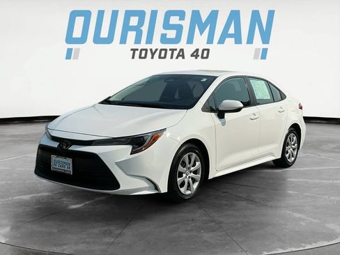 Used 2025 Toyota Corolla LE FWD image 3
