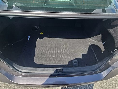 Used 2019 Toyota Camry LE FWD image 10