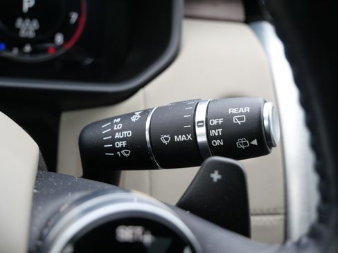 Used 2020 Land Rover Discovery HSE image 24