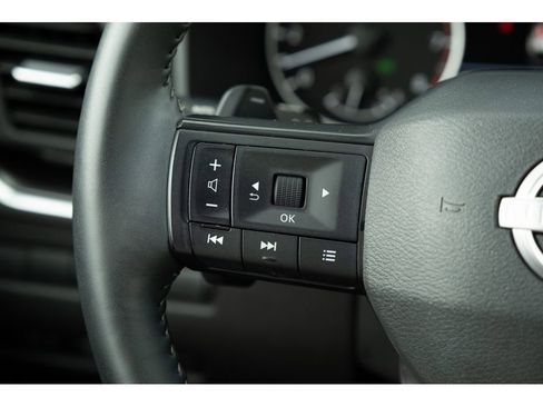 Used 2025 Nissan Rogue SV w/ SV Premium Package FWD image 19