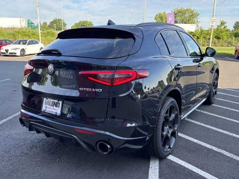 Used 2023 Alfa Romeo Stelvio Veloce AWD/4WD image 8