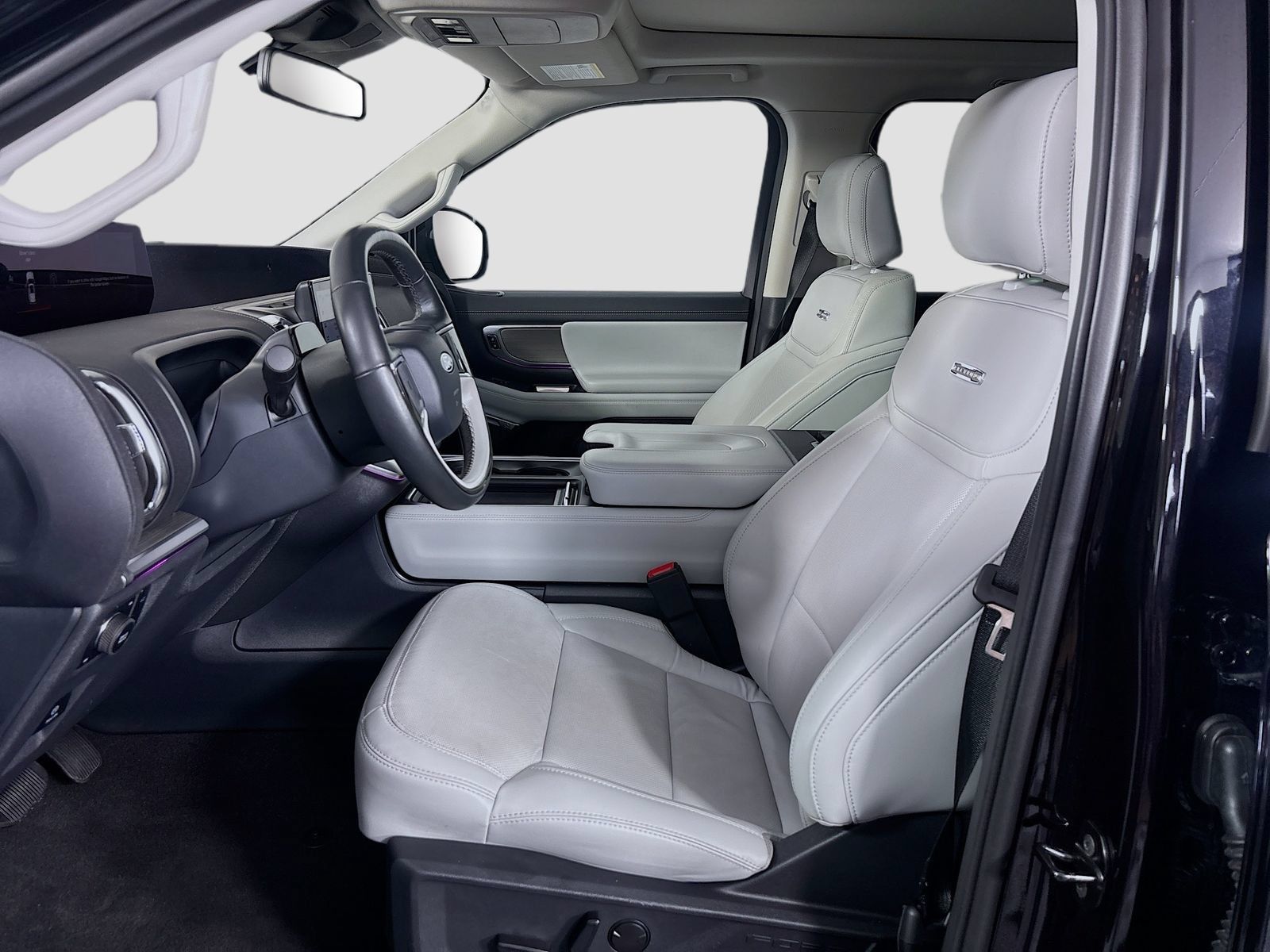 Used 2025 Ford Expedition Platinum AWD/4WD image 22