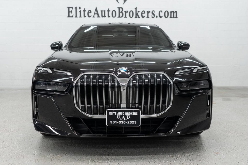 Used 2023 BMW 760i xDrive AWD/4WD image 3