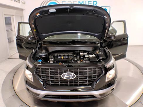 Used 2021 Hyundai Venue SE image 15