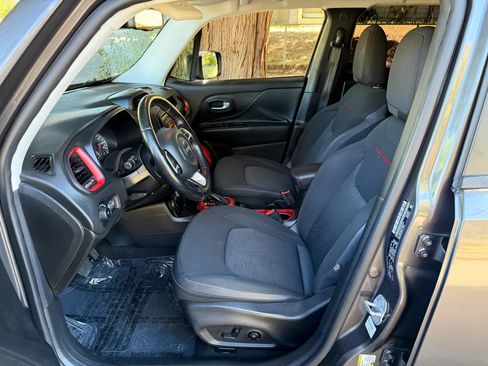 Used 2016 Jeep Renegade Trailhawk AWD/4WD image 23