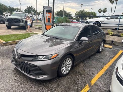 Used 2018 Toyota Camry LE w/ Moonroof Package FWD image 1