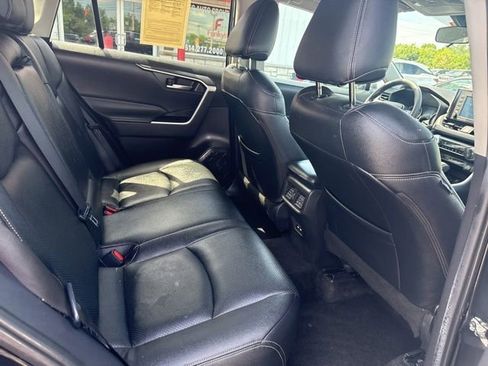 Used 2021 Toyota RAV4 XLE AWD/4WD image 10