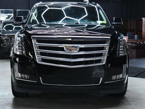 Used 2016 Cadillac Escalade Luxury image 4