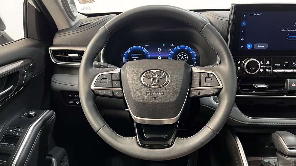 Used 2025 Toyota Highlander Limited AWD/4WD image 20