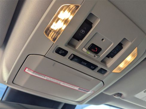 Used 2024 Toyota Highlander Platinum image 29