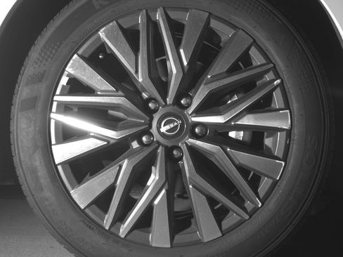 Used 2025 Nissan Altima 2.5 SV FWD image 13