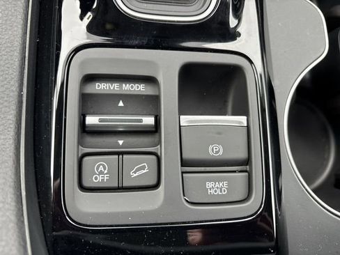 Used 2025 Honda Pilot EX-L image 11