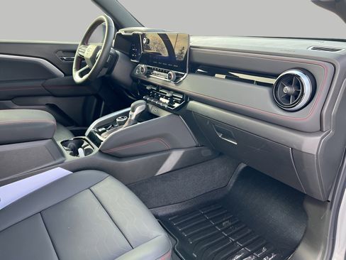 Used 2024 Chevrolet Colorado Z71 w/ Z71 Convenience Package 2 image 39