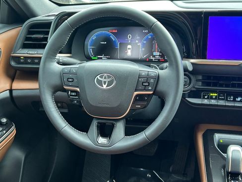 Used 2025 Toyota Crown Signia AWD/4WD image 38