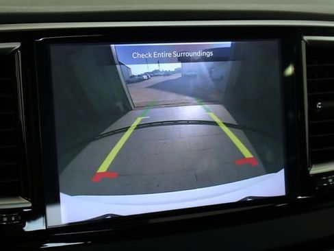 Used 2024 Chrysler Pacifica Touring-L FWD image 23