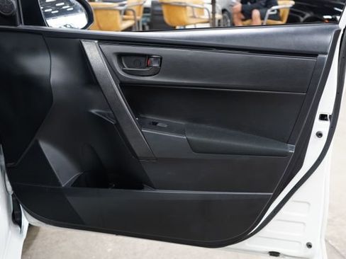 Used 2018 Toyota Corolla L FWD image 29