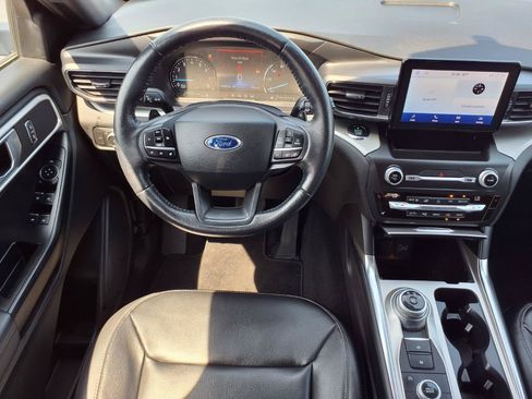 Used 2020 Ford Explorer XLT w/ Equipment Group 202A AWD/4WD image 6