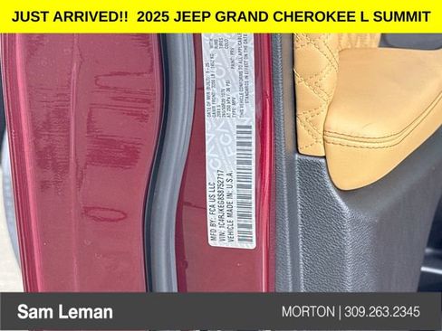 New 2025 Jeep Grand Cherokee L Summit w/ Luxury Tech Group V image 34