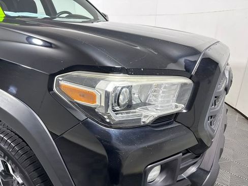 Used 2017 Toyota Tacoma TRD Off-Road image 12