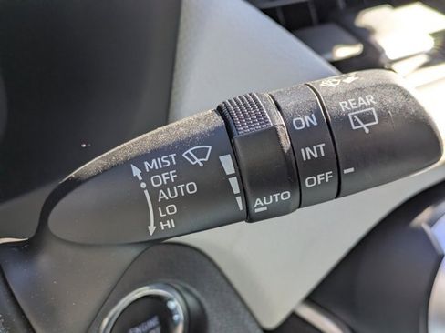 Used 2021 Toyota RAV4 XLE Premium image 29