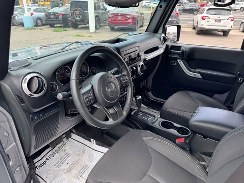 Used 2017 Jeep Wrangler Unlimited Rubicon w/ Connectivity Group image 14