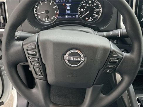 Used 2025 Nissan Frontier SV image 14