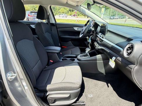 Used 2023 Kia Forte LXS w/ LXS Technology Package FWD image 9