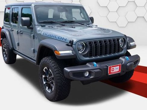 Used 2025 Jeep Wrangler Unlimited Rubicon 4xe w/ Convenience Group AWD/4WD image 8