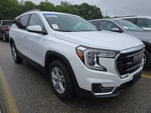 Used 2024 GMC Terrain SLE w/ Driver Convenience Package AWD/4WD image 3