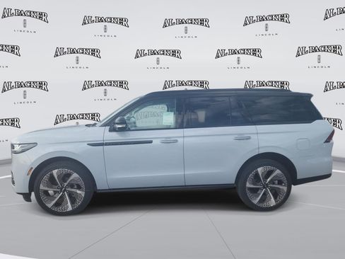 New 2026 Lincoln Navigator Black Label w/ Black Label Special Edition AWD/4WD image 2