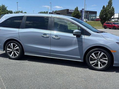 Used 2023 Honda Odyssey Touring image 3