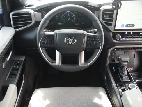 Used 2025 Toyota Tundra Limited AWD/4WD image 5