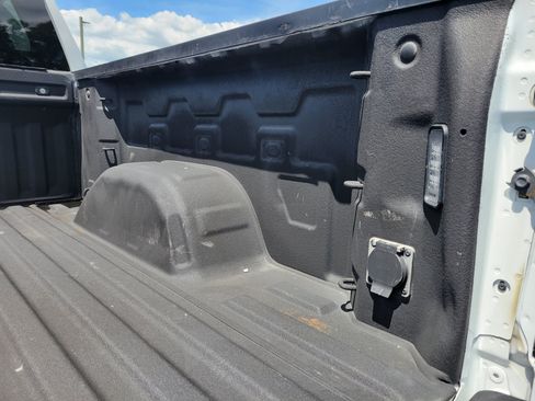 Used 2022 Chevrolet Silverado 1500 Custom AWD/4WD image 8
