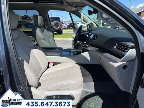 Used 2023 Jeep Wagoneer Series III w/ Premium Group I AWD/4WD image 43