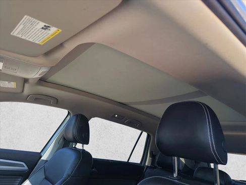 Used 2022 Volkswagen Atlas SEL R-Line image 16