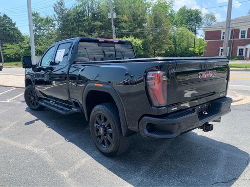 Used 2024 GMC Sierra 2500 AT4 w/ AT4 Preferred Package AWD/4WD image 4