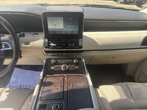 Used 2018 Lincoln Navigator Select w/ Technology Package RWD image 12