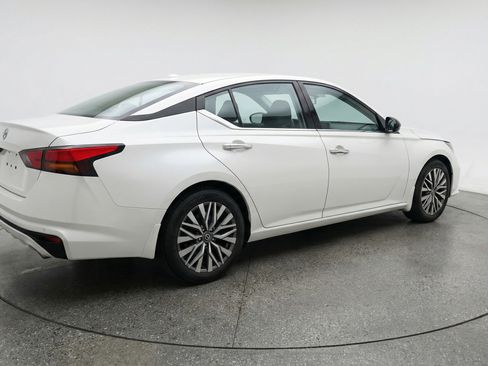 Used 2025 Nissan Altima 2.5 SV image 9