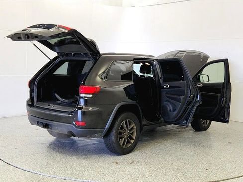 Used 2016 Jeep Grand Cherokee Laredo 75th Anniversary image 12