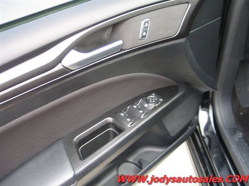 Used 2018 Ford Fusion SE w/ Equipment Group 201A AWD/4WD image 3