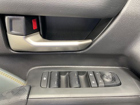 Used 2025 Toyota Tacoma 4x4 Double Cab Hybrid image 32