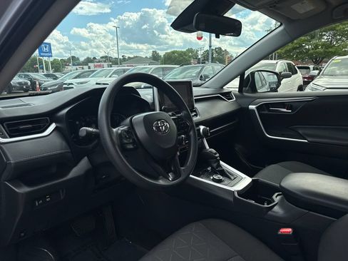 Used 2025 Toyota RAV4 XLE AWD/4WD image 14