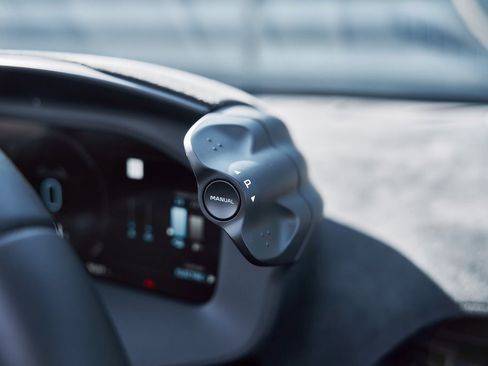 Used 2025 McLaren Artura Spider image 63