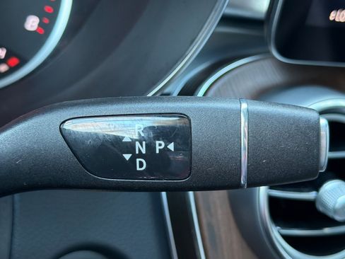 Used 2021 Mercedes-Benz GLC 300 4MATIC image 27