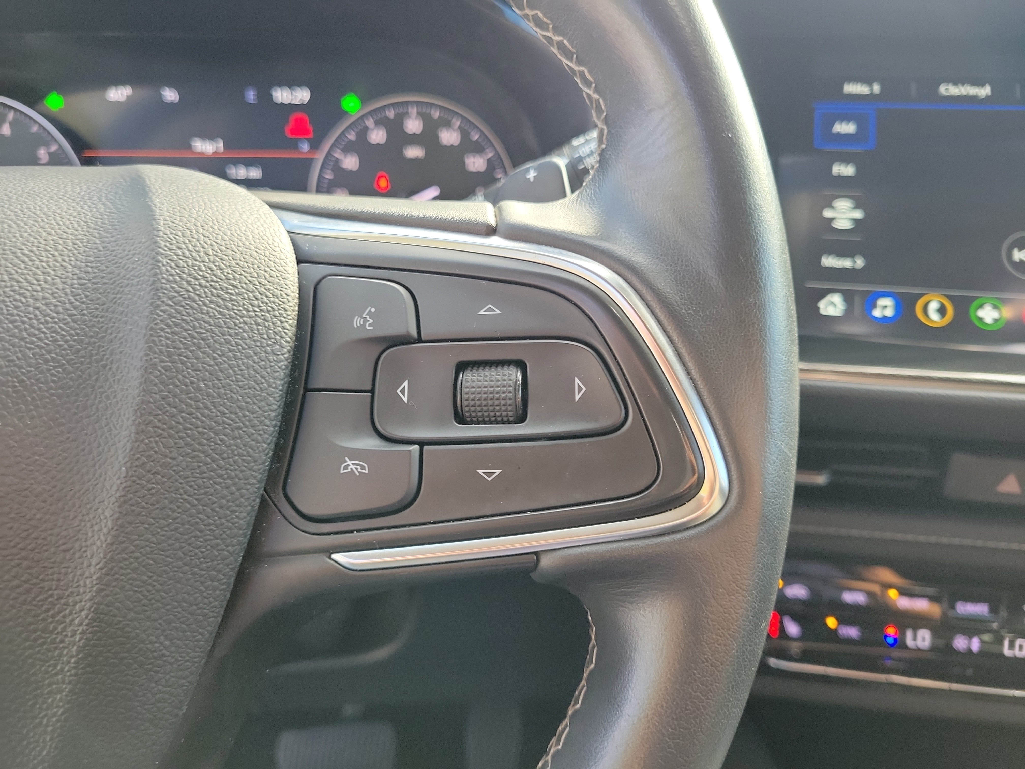 Used 2023 Buick Envision Essence FWD image 23