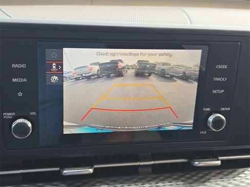 Used 2024 Kia Carnival LX image 23