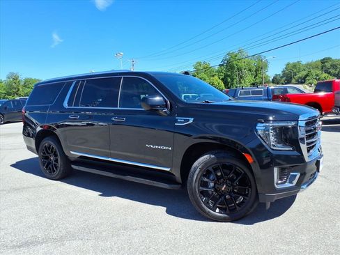 Used 2023 GMC Yukon XL SLT AWD/4WD image 2