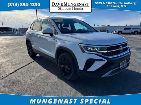 Used 2022 Volkswagen Taos SEL w/ Panoramic Sunroof Package FWD image 1