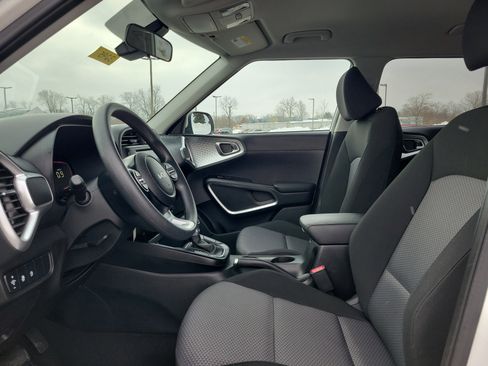 Used 2025 Kia Soul LX w/ LX Technology Package image 15