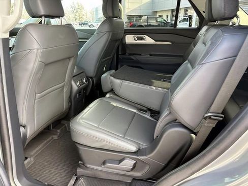 Used 2025 Ford Explorer Active w/ Active Comfort Package image 10